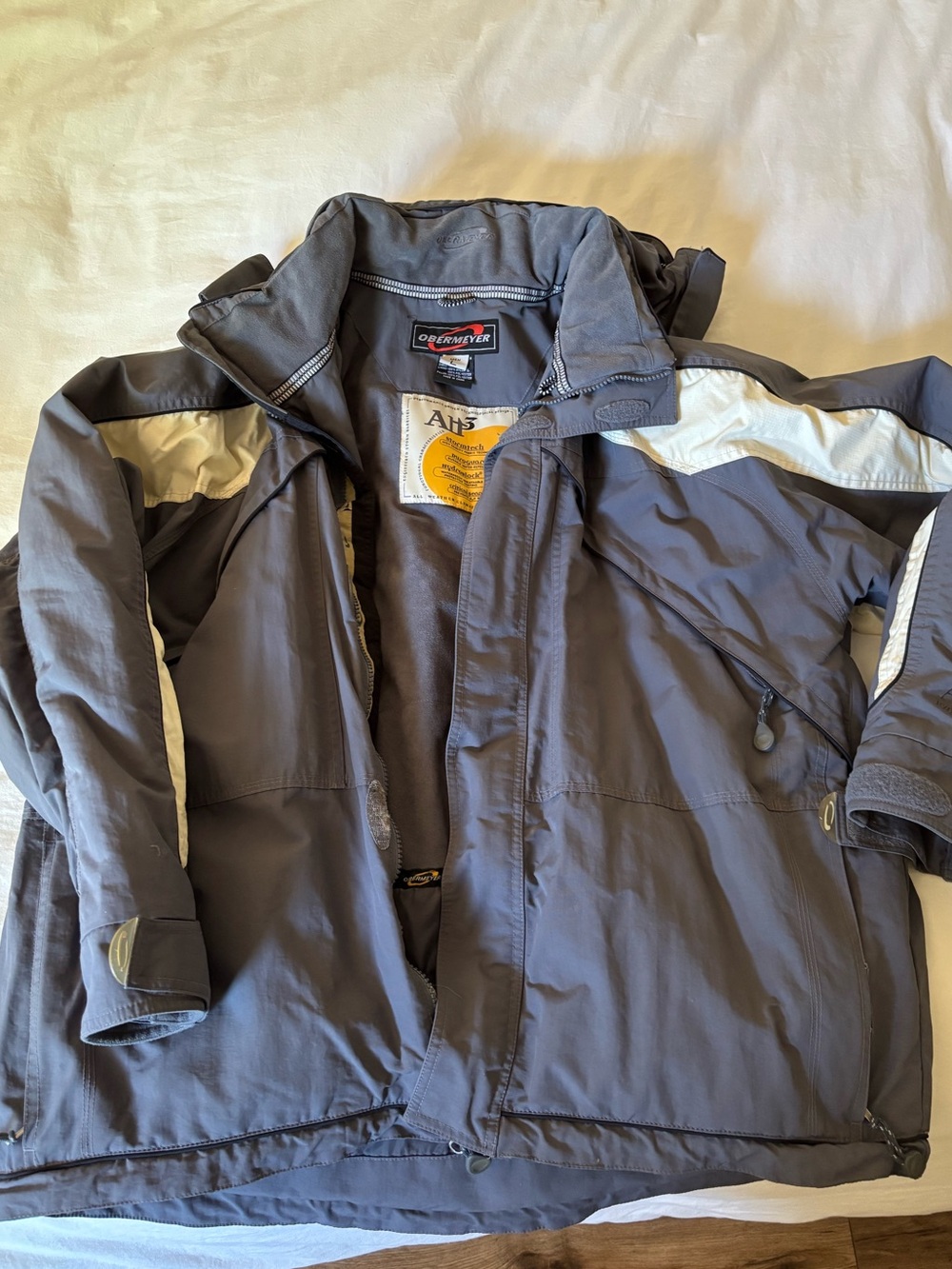 Obermeyer Men's Gray Ski Jacket with White Accents